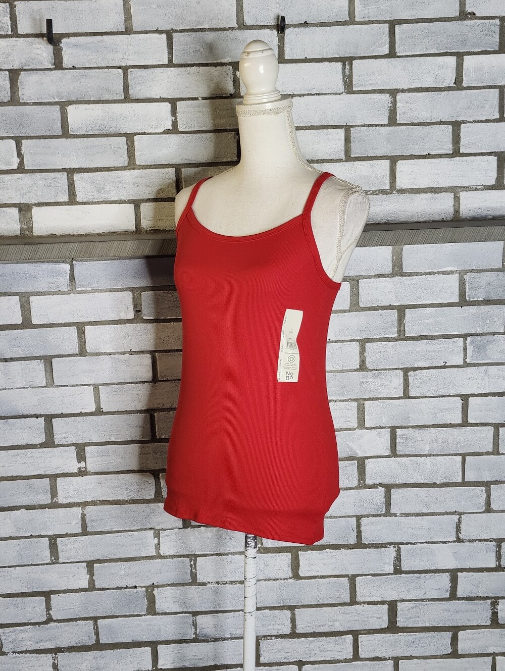 • NWT No Boundaries Women's Sleeveless Ribbed Cami Tank Top Medium Brilliant Red